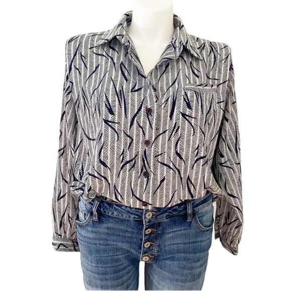 Vintage 80’s Schrader Sport Custom Casual White and Navy Button Down Blouse - Picture 2 of 8